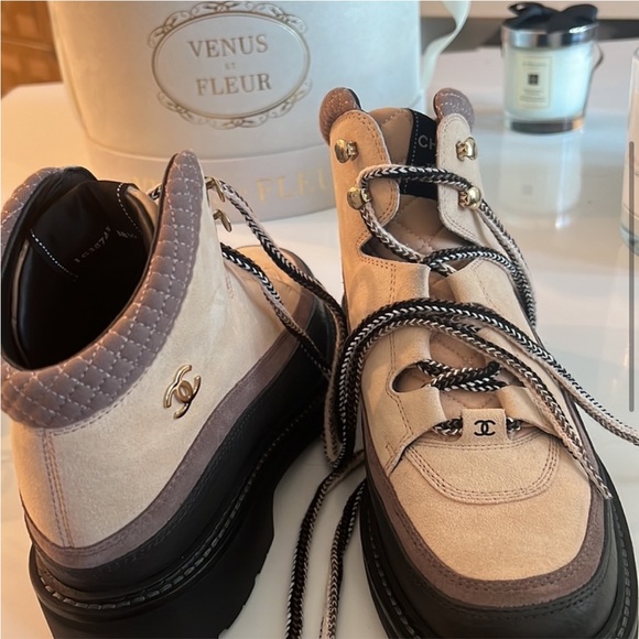 NEW IN BOX Chanel pink hiking boots - Picture 10 of 12